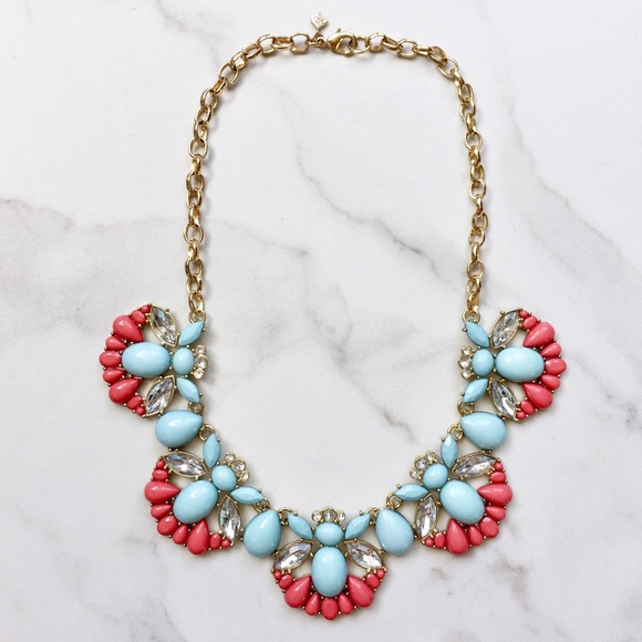 Banana Republic Jewelry - Banana Republic statement necklace